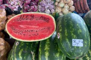 Арбузы с нитратами продавали в Беларуси – рассказываем где