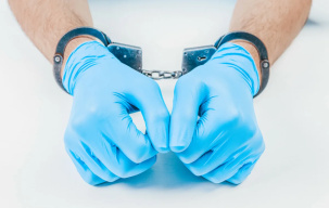 Вплоть до уголовной ответственности. В Минздраве напомнили о недопустимости оказания медуслуг без лицензии