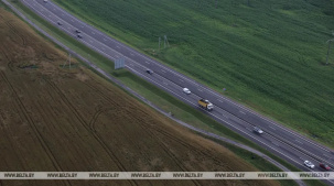 Увеличить протяженность отбойников и количество шумовых полос предлагают на трассе М1 в Брестской области