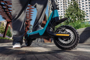 Владельцев мощных электросамокатов будут лишать прав за пьяную езду