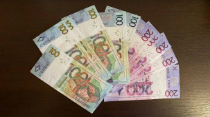 Зарплаты в Беларуси: в каких сферах получают более 7000 рублей