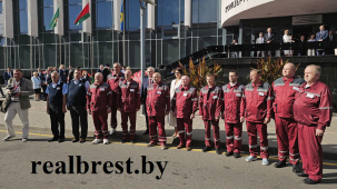 В День города Гомеля организациям здравоохранения передали ключи от 10 автомобилей скорой помощи