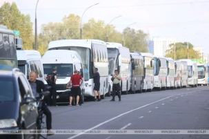 За выходные дни в Литву проследовало 40% авто от нормы
