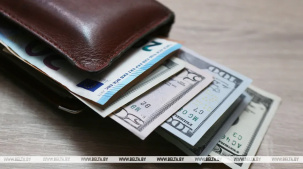 Обменять валюту станет проще: в Беларуси смягчают требования к платежеспособности банкнот