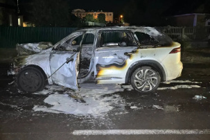 Подросток взял автомобиль отца и насмерть сбил женщину. Машина загорелась