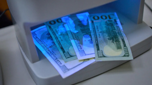 Какую валюту принимают в банках по новым правилам, а какие купюры бракуют: показываем наглядно