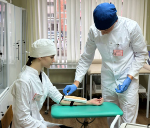 Учащиеся Пинского медколледжа рассказали о своем профессиональном выборе