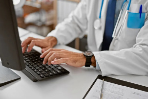 В ответ на отзыв пациентки клиника раскрыла ее диагноз – законно ли это