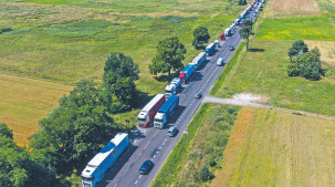 Польские водители грузовиков все еще ощущают последствия закрытия границы