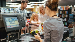 Сколько белорусы в среднем тратят в магазинах за день – новые цифры