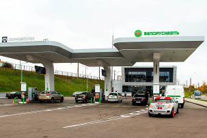 Сотрудники ГАИ провели рейды по заправкам – искали очереди из кофеманов. Нашли?