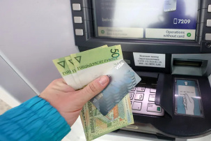 Некоторым категориям работников увеличат выплаты. Кому повезло