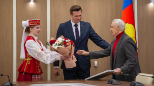 Руководителя брестского ансамбля народного танца «Радость» Анатолия Воробьева наградили почетной грамотой Администрации Президента