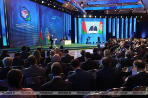 Лукашенко: вот он, XXI век – закрытое небо, колючая проволока и полное неприятие инакомыслия