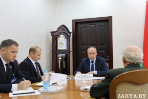 Александр Ломский провел личный прием граждан в Лунинце