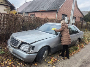 На автомобилях брестчан могут появиться жёлтые наклейки. Это метка, вот что надо сделать