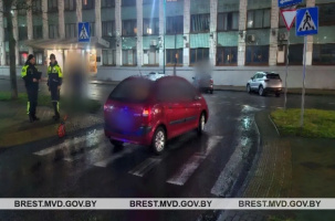 В Бресте на бульваре Шевченко автомобиль сбил женщину на переходе