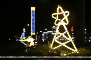 Новогодняя иллюминация превратила Брест в зимнюю сказку