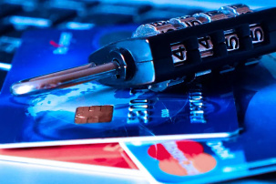 Новогодний тренд в Threads: люди "сливают" номера карт и просят денег. "Тайный Санта" по-белорусски