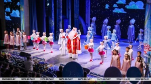 Приглашения на областной новогодний праздник в Бресте получили 900 детей