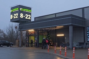 От икры до конфет. Смотрите, что подешевело к праздникам в Бресте