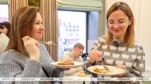 Эксклюзивные конфеты и сеты белорусских блюд презентовали в Бресте к проекту "Кожная пятніца - роднае, сваё"