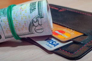 Отмена комиссий, запрет операций, новые услуги: что меняют белорусские банки в марте