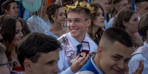 Стало известно, когда в школах пройдут выпускные вечера и последние звонки