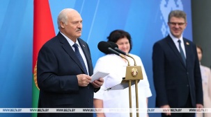Лукашенко призывает не пенять на нехватку кадров в медицине, а грамотно выстраивать систему