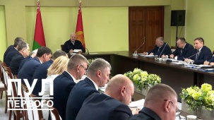 Лукашенко требует от всех мобилизоваться, чтобы пережить это сложное время