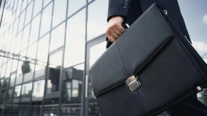 В Беларуси выросла зарплата чиновников: сколько получают