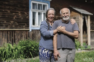 Уроженец Дрогичинского района прошел пешком более 150 стран. Вместе с женой из Канады они обосновались на родине мужа