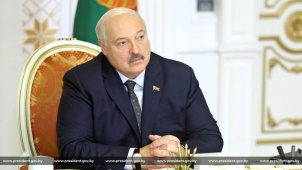 Лукашенко убежден, что рано или поздно народы Беларуси, России и Украины все равно будут вместе