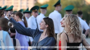 Лукашенко поздравил выпускников вузов: время ставить новые цели, создавать прочную основу будущего