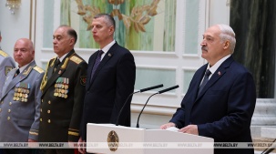 Лукашенко: белорусы не хотят воевать, но и перед врагом головы склонять не намерены