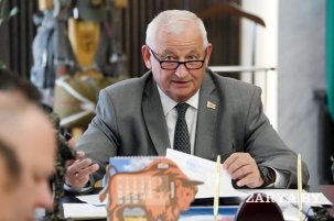 Новые задачи в медиасфере и АПК: Петр Пархомчик принял кадровые решения в регионе