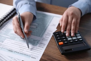В Беларуси расширят список тех, кто будет платить подоходный налог 25%