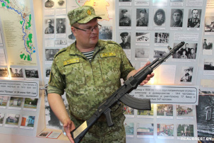 Загадочная кружка с рисунками и автомат Калашникова с автографом конструктора в музее Бреста