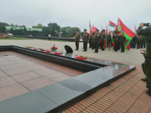 Возложение цветов к Вечному огню в День народного единства