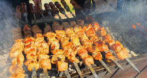 Шашлык в Брестской крепости 30-40 рублей за килограмм. Плов 5 рублей за 300 грамм