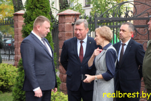 Гимназия №1 в Бресте переименована в торжественной обстановке