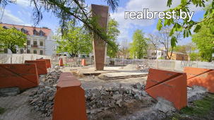 В сквере на площади Свободы в Бресте ведутся работы по обновлению комплекса памятника Освобождения