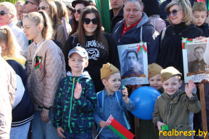 В Бресте тысячи людей понаблюдали за парадом Победы