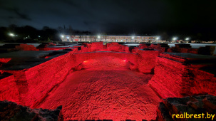 В Брестской крепости на период зимних праздников включили декоративно-художественную подсветку