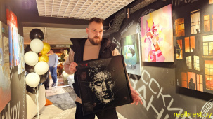 Поговорили с «Хрустальным художником» в арт-парке «Савлуков-мебель» в Бресте