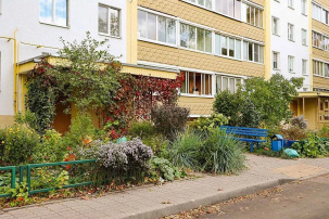 За огород под окнами многоэтажки грозит большой штраф, пояснил юрист