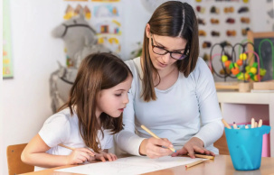 Минобр рассказал, как могут измениться условия работы репетиторов