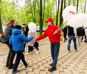 Интерактивные развлечения и подарки: МТС поздравил минчан с 1 Мая