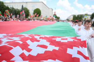 Гордость, трепет и любовь. Брестчане рассказали о своем отношении к государственным символам