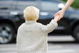 На выскочившего под колеса ребенка наехало авто. В СК рассказали, кто виновен в подобном ДТП